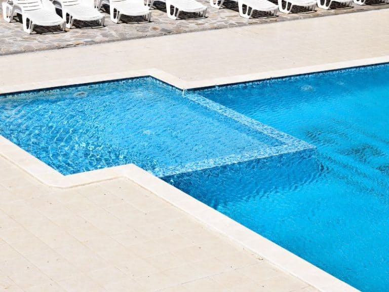 4 Creative Pool Tile Ideas for a Stunning Backyard Oasis